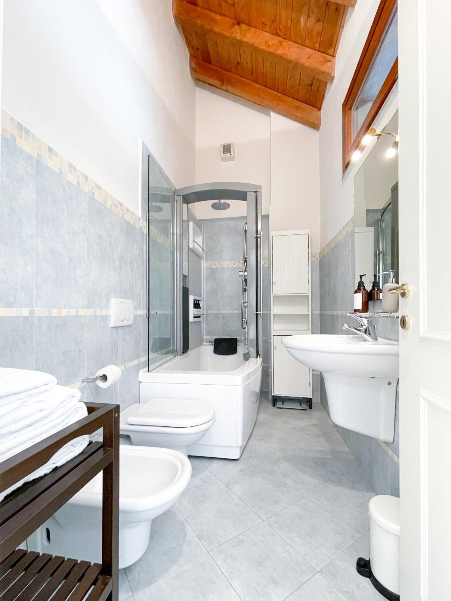Villa Luminosa Laglio - Private Parking, Garden Exterior photo